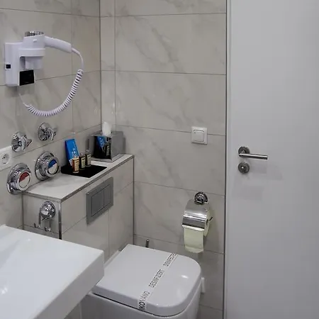 Daire Boardinghouse Frankfurt Airport 2 *